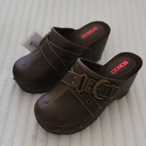 NWT Bongo Women's Brown Clogs